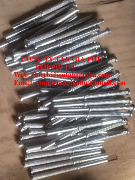 Ty leo trụ điện